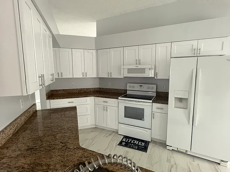 2628 Rolling Broak Dr — Photo 9