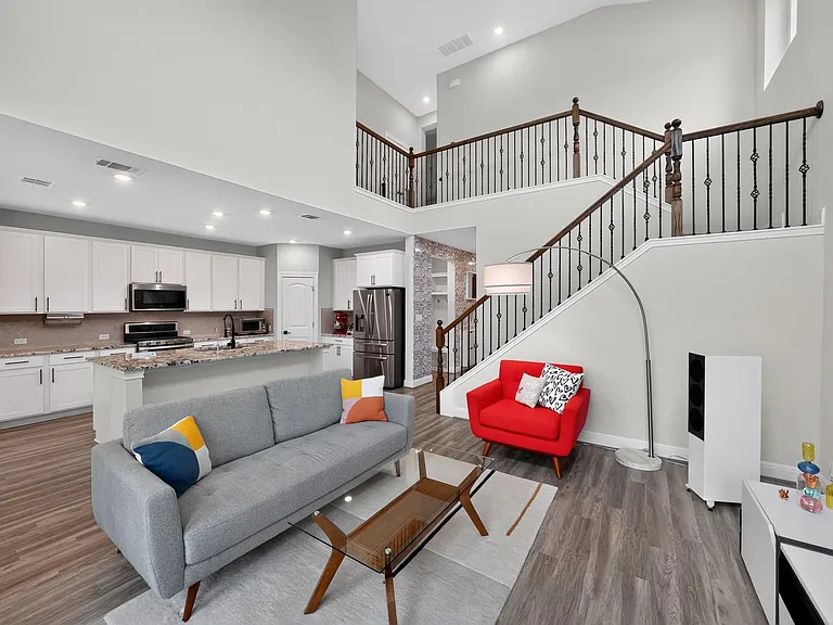 208 Windom Way — Photo 3
