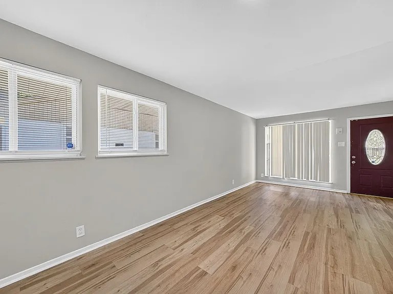 10772 Spring Garden Dr — Photo 13