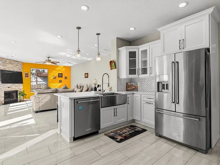 8503 Delavan Ave — Photo 14