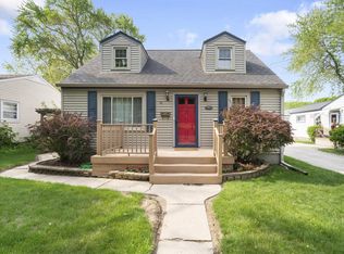 2425 E Denton Ave, Saint Francis, WI 53235