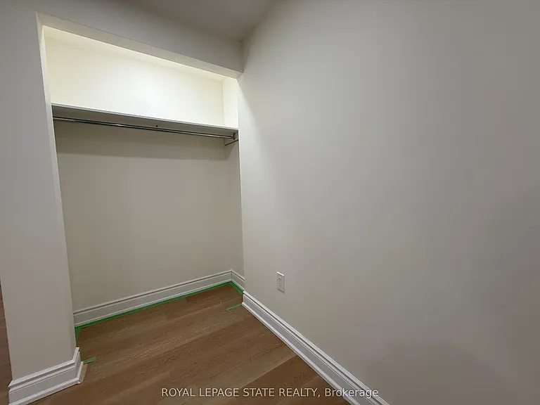 4 Waterside Dr #LOWER — Photo 13