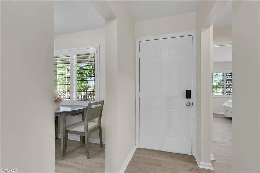 3 bed, 2.0 bath, 1294 sqft, $2,700 — Photo 4
