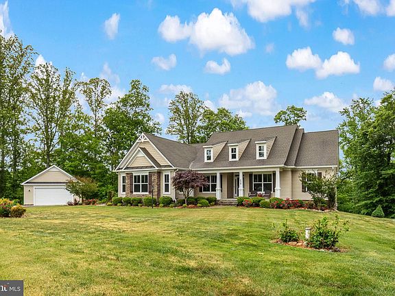 3rd image of 438 Brenthem Farm Dr