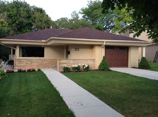 8745 Glencoe Cir, Wauwatosa, WI 53226