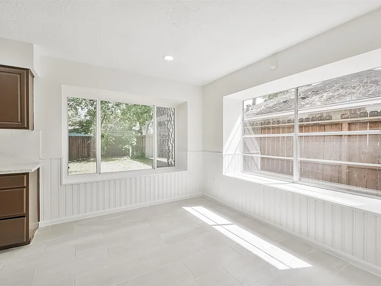 9719 Halkirk St — Photo 13