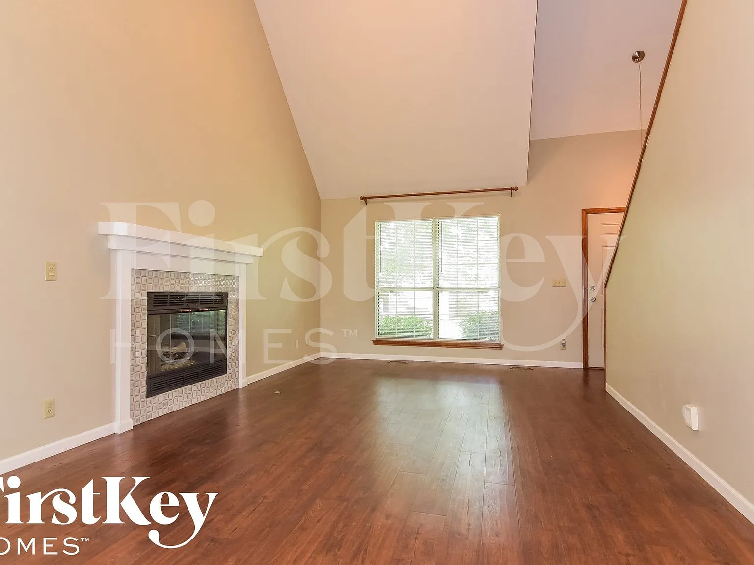 4 bed, 3.0 bath, 1455 sqft, $2,475 — Photo 3