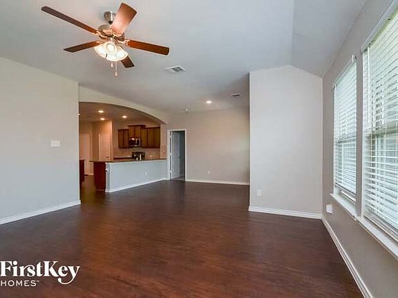 4th image of 3136 Hollow Branch Dr