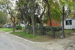 2nd image of 2125 Fort Worth St