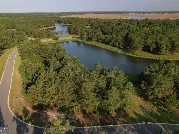 547 Beacon Pointe Pkwy, Waverly, GA 31565