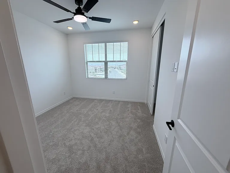 24172 W Raymond St — Photo 38