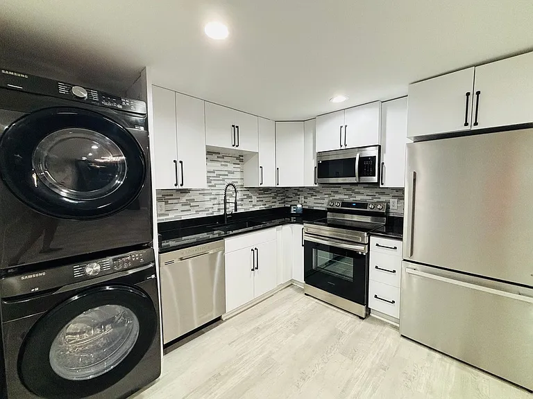 424C N Main St — Photo 8
