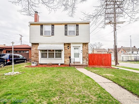 2nd image of 99 Chestnut St