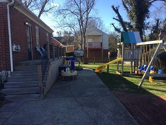 3rd image of 206 E 10th St