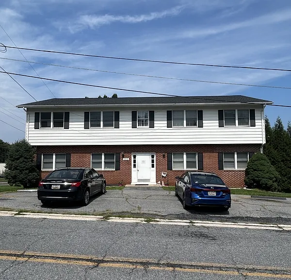302 Hillside Dr #3 — Photo 1