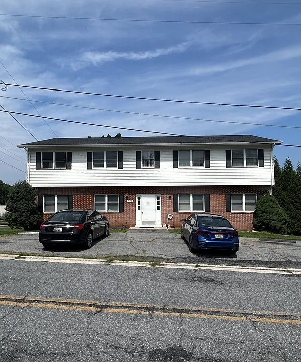 302 Hillside Dr #3