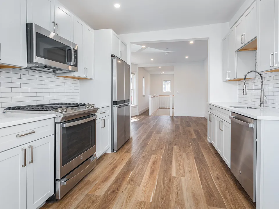 143 E Cottage St #3