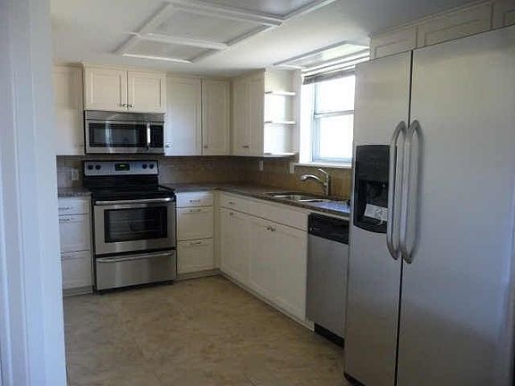3rd image of 1218 Cloverdale Dr
