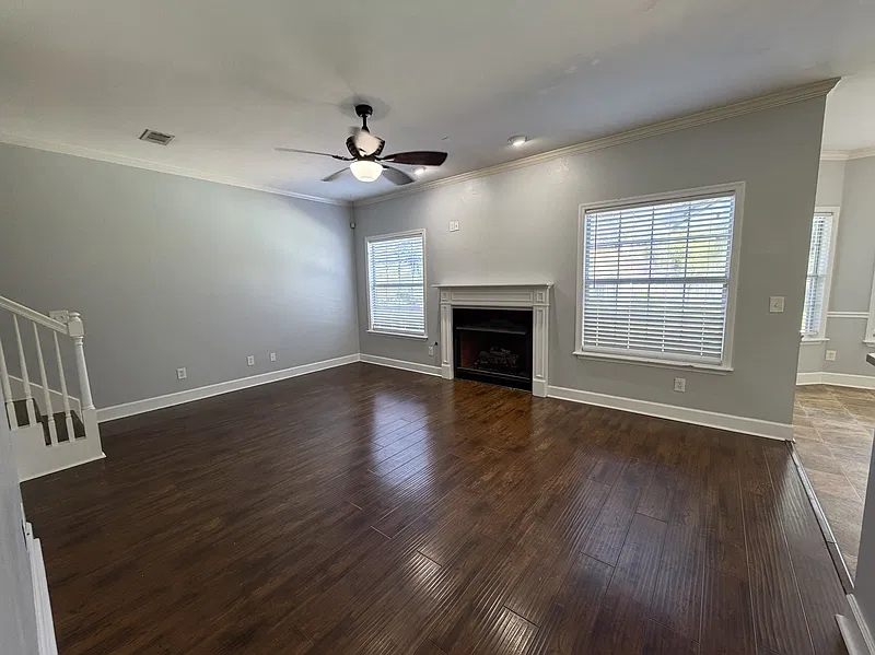 3 bed, 3.0 bath, 2012 sqft, $3,000 — Photo 3