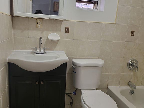 5th image of 521 Tinton Ave #2R