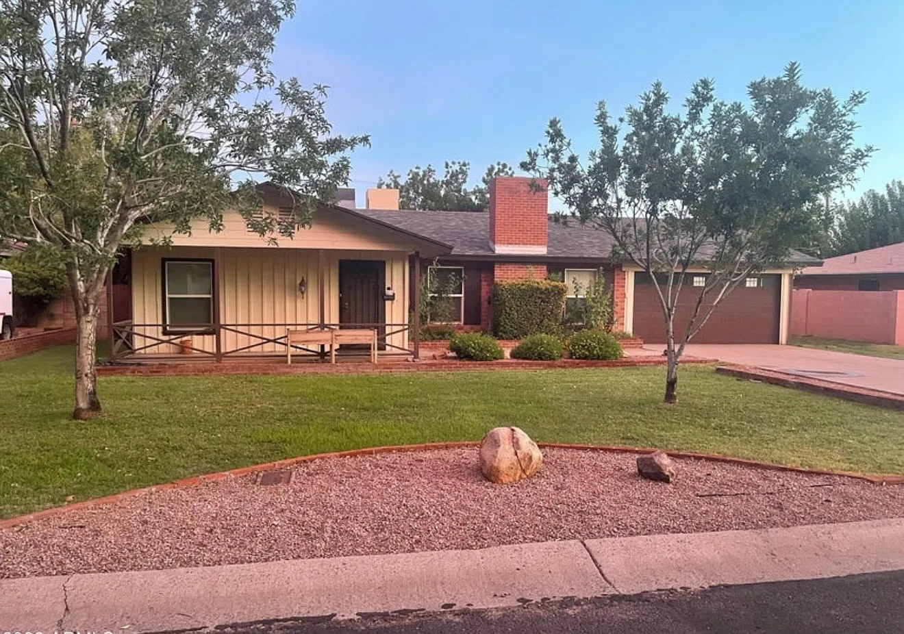3 bed, 1.5 bath, 2303 sqft, $3,200 — Photo 1