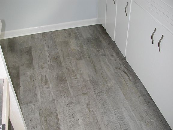 Kitchen Floor --Waterproof and easy care
