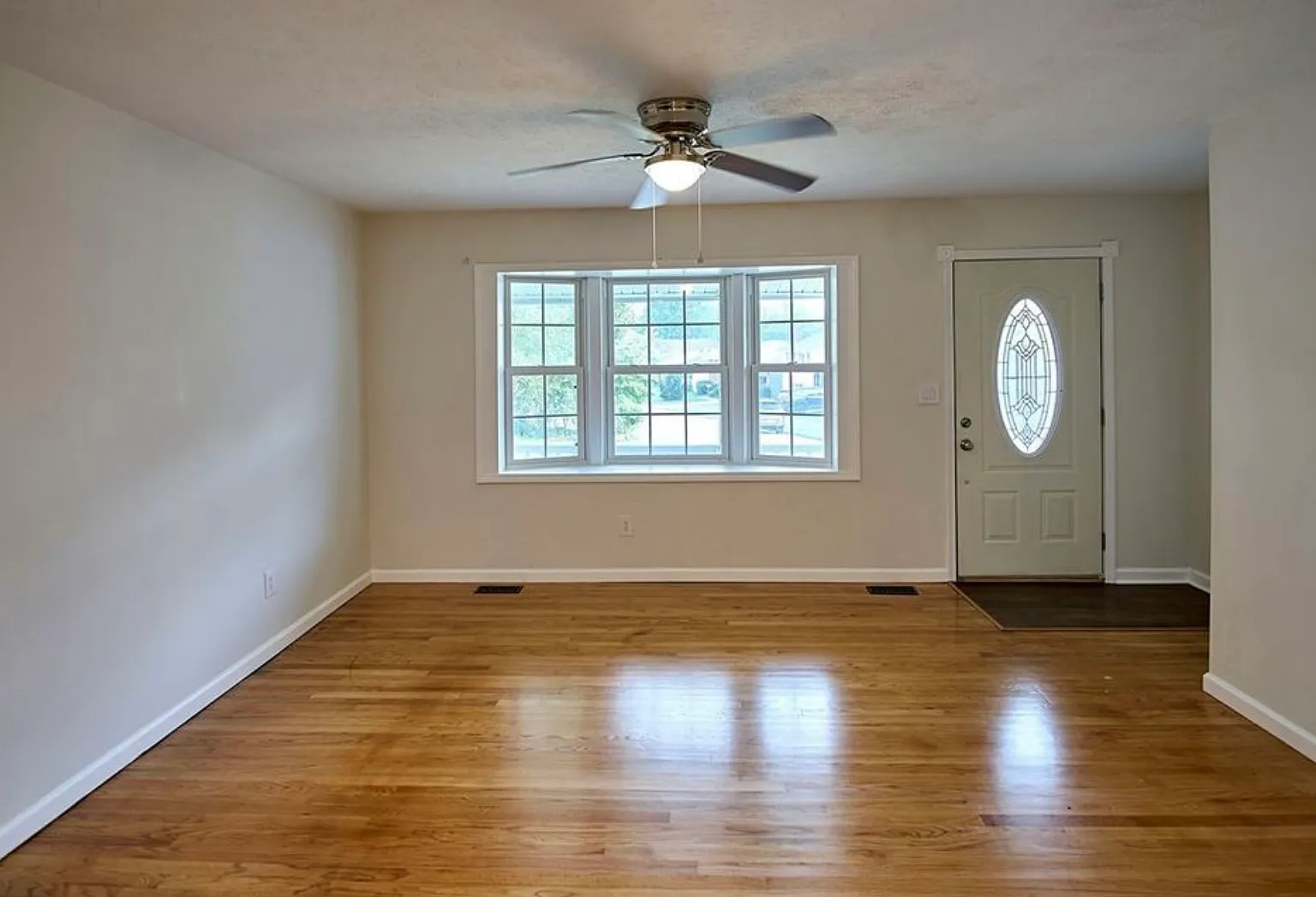 136 Vaturia Dr — Photo 3
