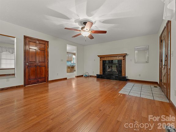 3rd image of 476 Jackson Loop Rd