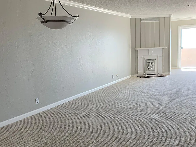 933 Shoreline Dr — Photo 5
