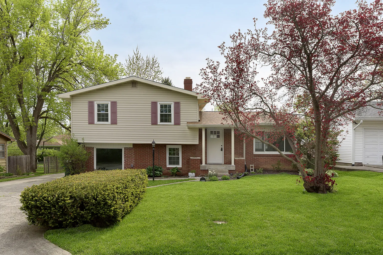 1300 N Alden Rd photo 1