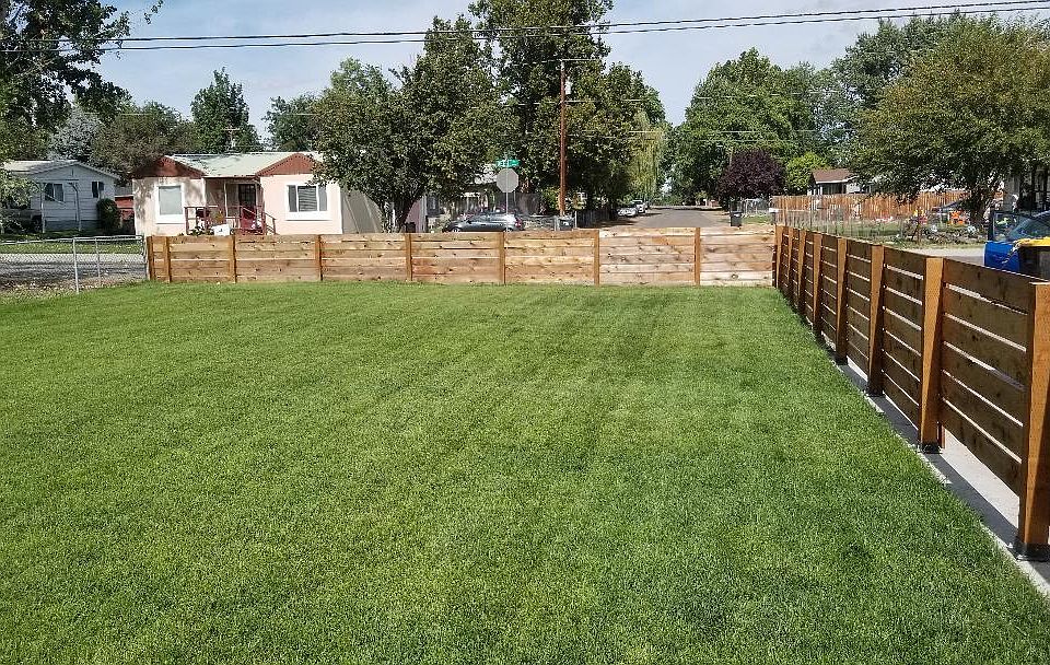Beautiful fenced front yard with nice lush lawn.
