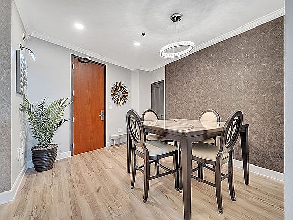 5th image of 151 E Washington St Penthouse 5A