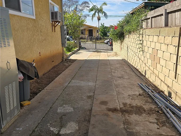 132 N Ditman Ave — Photo 11