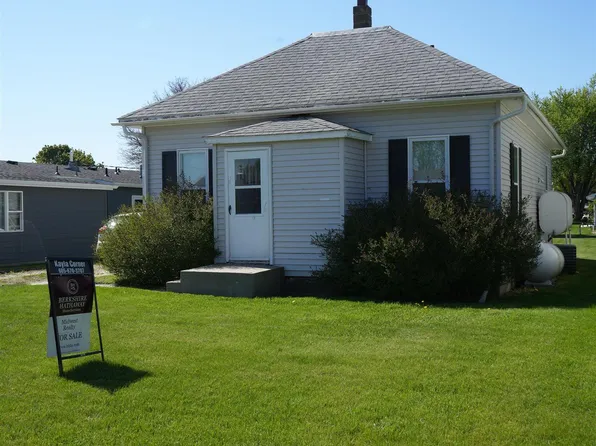 608 E Maple St, Parkston, SD 57366