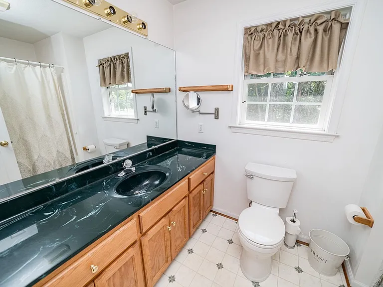 72 Viking Dr — Photo 43