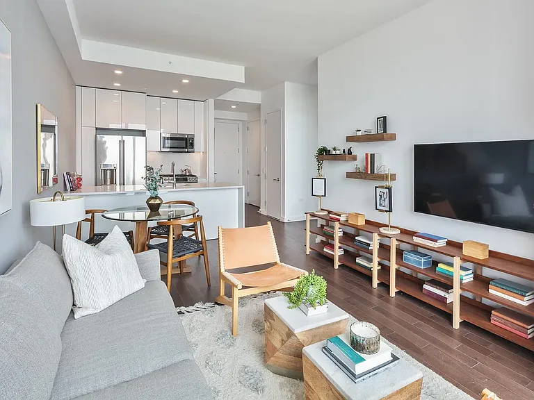 515 W 36th St #12E — Photo 3