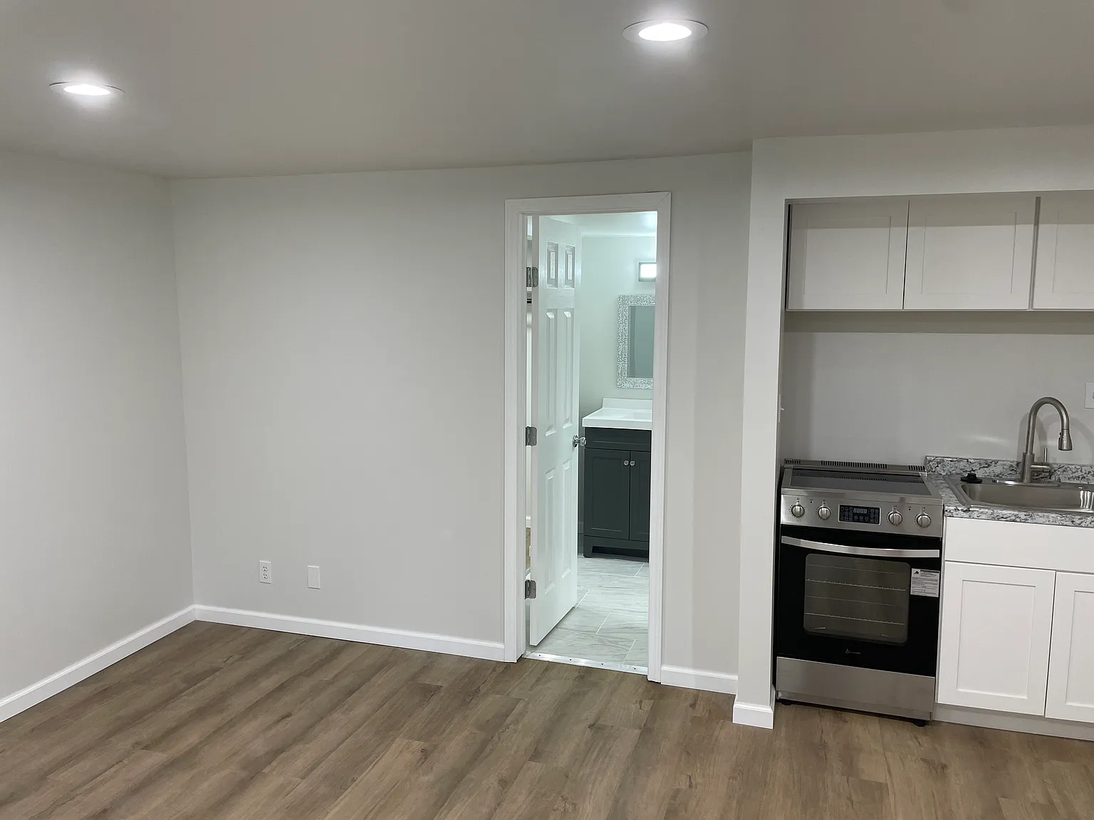 Studio, 404 sqft, $695 — Photo 4