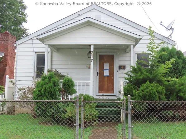 217 17th St, Dunbar, WV 25064