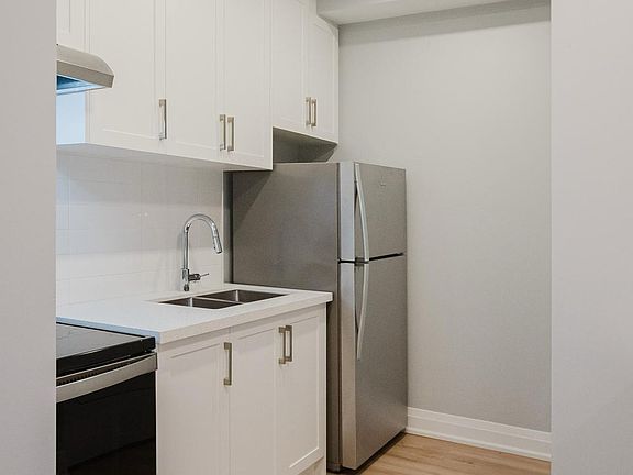 3rd image of 105 Southworth St N #105B
