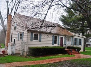 884 Fulton St, South Elgin, IL 60177