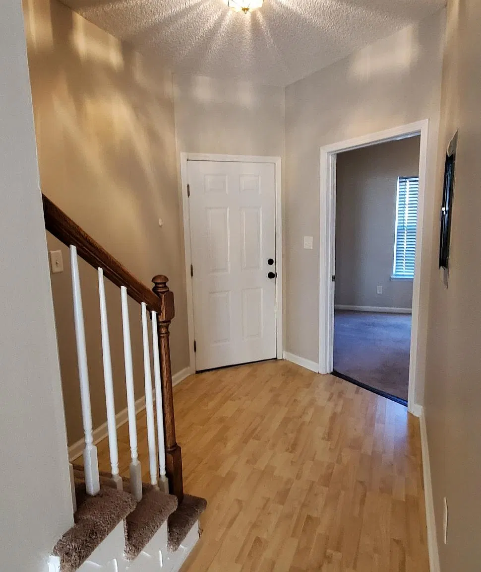 3 bed, 2.5 bath, 1276 sqft, $1,700 — Photo 2