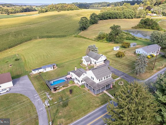 2nd image of 2062 Grace Ave