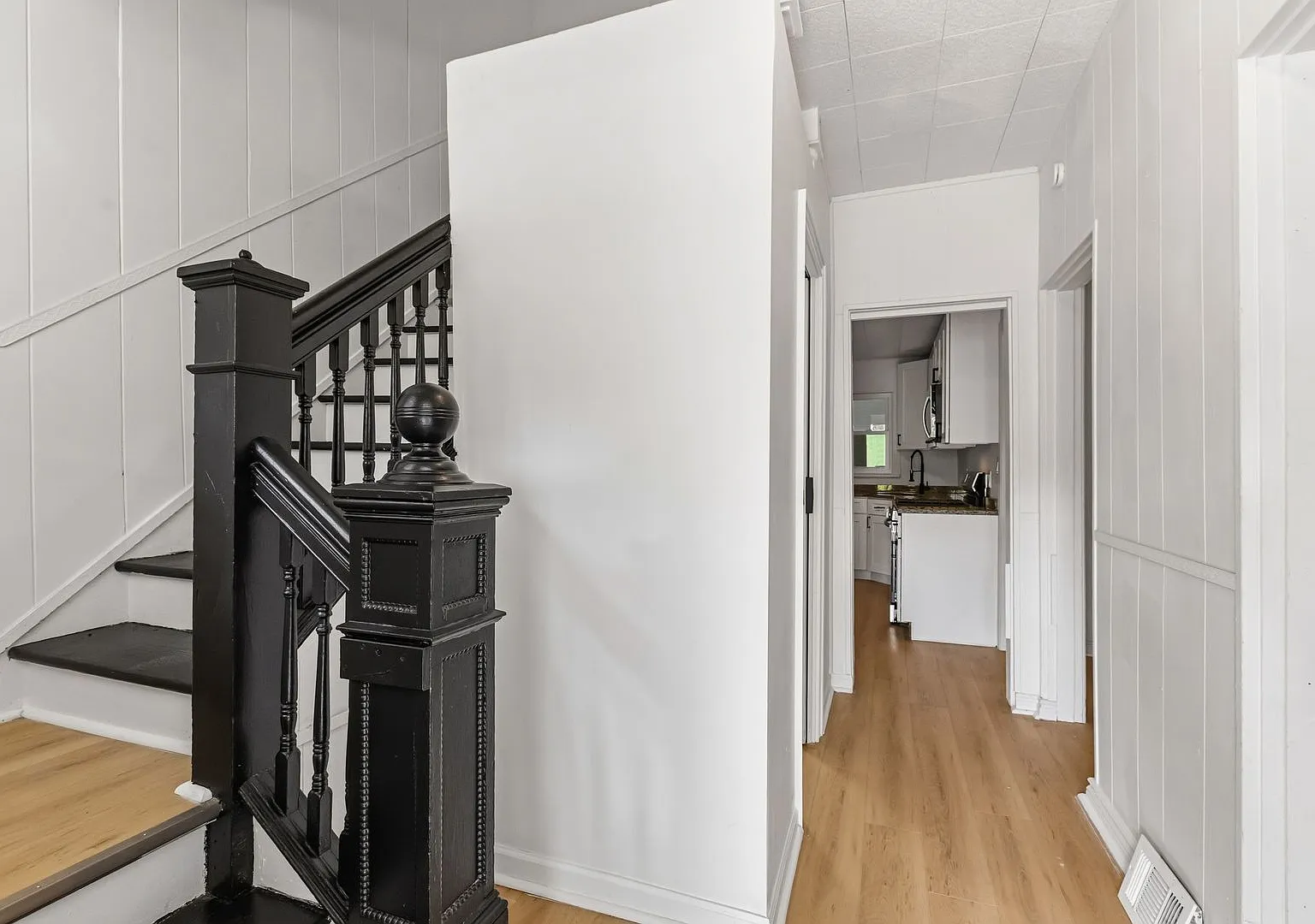 5 bed 2.5 bath - Brighton Heights, all renovated, central air. — Photo 1