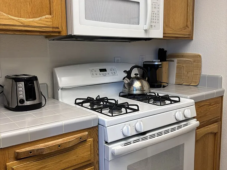 1277 Belridge St #2A — Photo 6