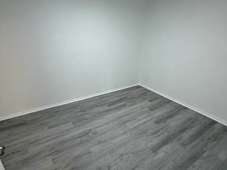 337 49th St #3R — Photo 6