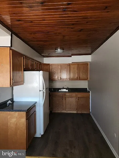 526 Lawler Ter — Photo 3