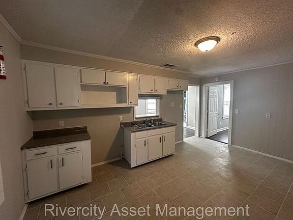 4th image of 554 Sandridge St