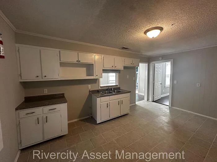 554 Sandridge St — Photo 6
