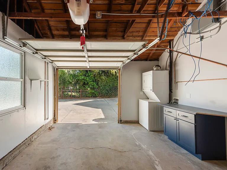301 Frances St — Photo 21