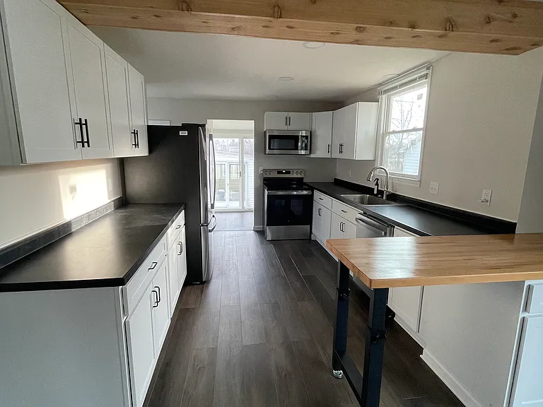 553 Adams Ave — Photo 8